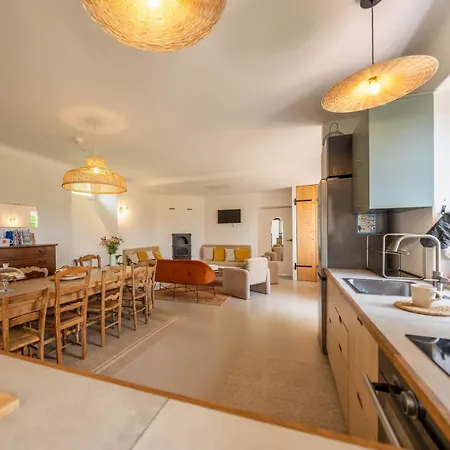 Peaceful Estate With Pool Near Tournon Feriehus