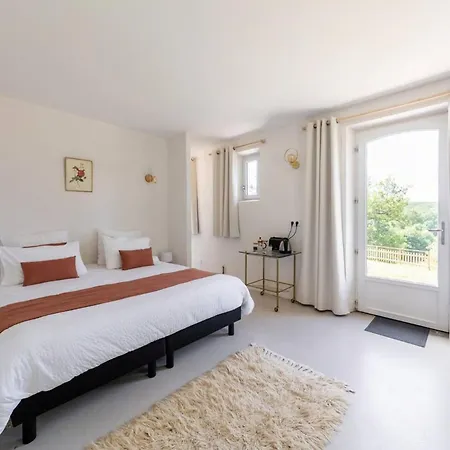 Peaceful Estate With Pool Near Tournon