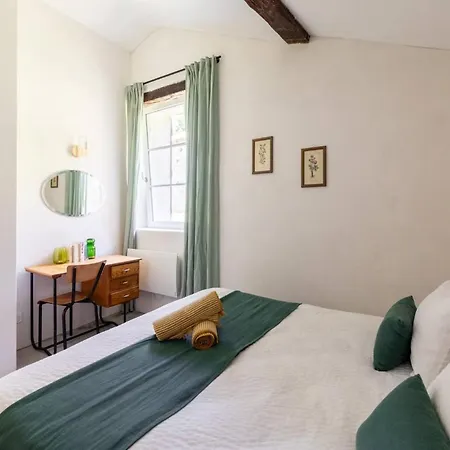 Peaceful Estate With Pool Near Tournon *