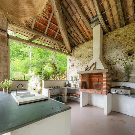 Casa vacanze Peaceful Estate With Pool Near Tournon Frespech